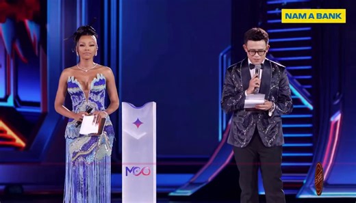 SHE ATE AND LEFT NO CRUMBS IN THAT Q&A! 😍 Chelsea Fernandez confidently aced the Top 5 Q&A of Miss Cosmo 2025 when asked, “If you could change one mindset about women that still limits progress today, what would it be?” COURTESY: The Miss Philippines/Facebook | GMA News