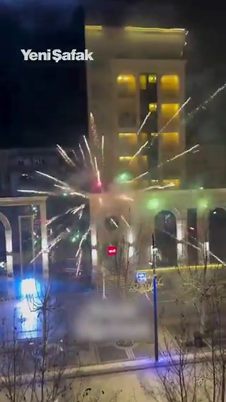 Kosovalı taraftarlar, Türkiye A Milli Futbol Takımı’nın konakladığı otele havai fişeklerle saldırdı.