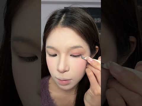 Makeup Magic: Weiwei, Qiqi, Lulu, Yanyan, Linlin, Yuyu, Xianxian, Nuan