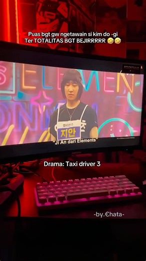 by.Chata on Instagram: "Gw ngedit sambil ngakkakkkk . Mana musik sama joged nya bisa nyatu anjay !!!! Hahahahaha korduttt >>> korean dangdut ahahahah Yg blm punya paketan V1u bisa langsung chat admin yah @disniyystoreidn #taxidriver3 #kdrama #viu #viuoriginal #koreandrama"