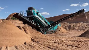 Brilliant footage of the mighty Chieftain 1700X working in a sand application in Texas 🤩 Easy to see why this machine is impressing across the globe, with it's patented ability to switch between 4 bearing and 2 bearings while still being quick and easy to set up on site Thanks to Stephen Devane from Powerscreen Texas for sending over the footage! Is it too soon to start calling it Legendary....🤫 #Powerscreen #PowerscreenTexas #Chieftain1700X | Powerscreen