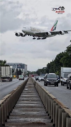 Sky King crossing over the road traffic!😳 Emirates Airbus A380 🇦🇪✈️👑. #emirates #airbusa380