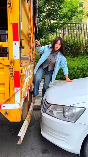 This Girl's Car Got Stuck Between Two Vehicles... BUT What She Did Next Will Shock You!🚗😰🤯#jaidmeel