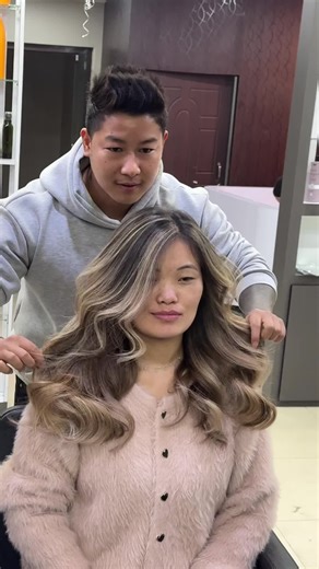 Transformación de color de cabello en Jack Max Salon