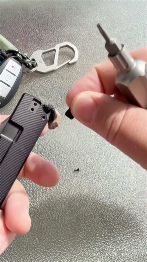 Waypoint in action—swapping the Avius clip to lefty. Built for real use. Live on Kickstarter. #EDC