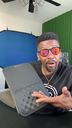 This ergonomic mouse pad is essential for taking care of my wrist at work. @Protoarc #protoarc #ergonomic #mousepad #ergonomicmouse #workessentials