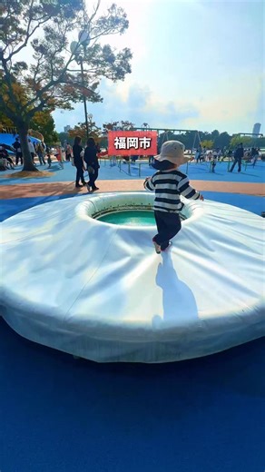 まる|福岡発子連れおでかけ on Instagram: "詳しくは👇みてね 忘れないように保存がおすすめ✨ ／ 福岡市内で丸一日遊んできたよ🌞🌈 ＼ ……………………………………………………………………… 🏷️買える化石博物館 @kaseki_jp 📍〒810-0042 福岡県福岡市中央区赤坂２丁目６−５ ⏰・火〜金：13時〜17時 ・土日祝：11時〜18時 ・月：定休日（祝日の場合は営業） 🅿️近隣に有料駐車場あり 化石が買えるってすごいよね😳✨ パパの希望で行ったんやけど、大興奮で買ってた😂 ……………………………………………………………………… 🏷️六本松食堂 @ropponmatu_syokudo 📍〒810-0044 福岡県福岡市中央区六本松４丁目３−１１ ⏰昼11:00〜15:00(LO14:30) 夜17:30〜20:00(LO19:30)日/祝以外 🅿️有料駐車場あり 1100円の唐揚げ定食のボリュームがやばすぎた😂 お持ち帰りもできたよ！ キッズコーナーもあって、子連れに優しいご飯屋さんだったよ☺️✨ ………………………………………………………