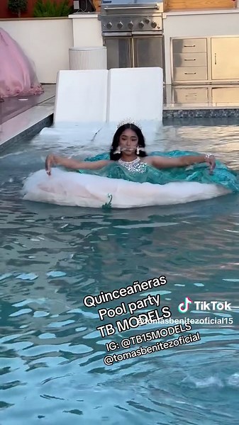 FASHION SHOW DOMINGO JUNIO 9 2024. 12:00 pm Separa tus entradas 👇👇👇 https://tinyurl.com/TBQUINCESHOWBLING