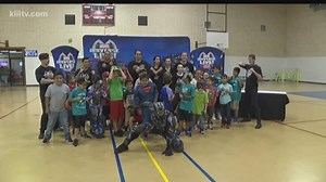 Cast, crew from Marvel Universe Live teach kids to be superheroes