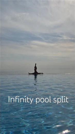 infinity pool split #infinity #pool #splits #splitsprogress #vacayvibes #yogaeverywhere #yogafun