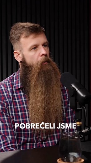 20měsíční Madlenka, která akutně potřebuje transplantaci kostní dřeně, je nejmladší ze čtyř sourozenců. Má 12 letou sestru a dva bratry, 11 a 7. Právě oni šli jako první na odběry, zda se sestřičkou nemají shodu. Dárce se stále hledá. Zapojily se už ale i firmy a vysoké školy a pořádají odběry, což velmi pomůže a urychlí hledání. Odkaz na rozhovor s tatínkem Lukášem Přibylem https://youtu.be/qJrZsst5f7I?si=5ZHjID0OVcOetAdH. #promadlenku | Nora Fridrichová