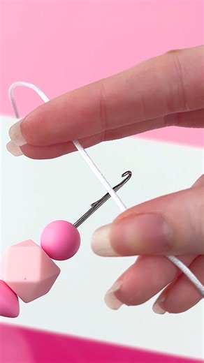 Master Maker Crafts on Instagram: "❓How to use a bead threader/loop turner! 🌟 Follow for more tips and tutorials! #siliconebeads #beads #tutorial #howto #craft #crafttutorial #MasterMakerCrafts"