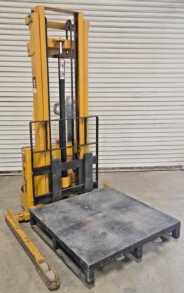 Big Joe S22-116 Walkie Pallet Electric Straddle Stacker 2200LB Capacity Forklift in Oxnard, CA, USA