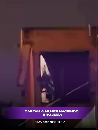 Mujer misteriosa realizando extraños movimientos dentro de casa