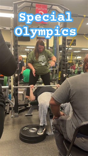Special Olympics PERFECT FORM! (Bench press)