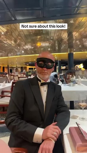 Tips for Wearing a Masquerade Mask with Glasses