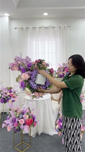 Purple Wedding Centerpieces For Tables Sofa Runner Flower Row Arrangement #flowers #stage #diy