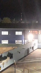 Desde los familiares de las personas privadas de libertad de la unidad carcelaria nro. 32 de Florencio Varela, a cargo del servicio penitenciario bonaerense, nos hicieron llegar estos vídeos para que lo hagamos público a través de esta página oficial de nuestra organización Nacional en políticas de Derechos Humanos y Contra la Violencia Institucional Fadeli Familiares- Detenidos y Liberados. Esto fue el miércoles a la noche, los pibes estaban reclamando por los traslados compulsivos y los malos 