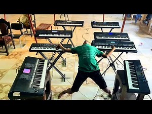 see the magical figure of saviour Bee 🙆‍♀️🙆‍♀️🙆‍♀️😂😂 with many keyboards