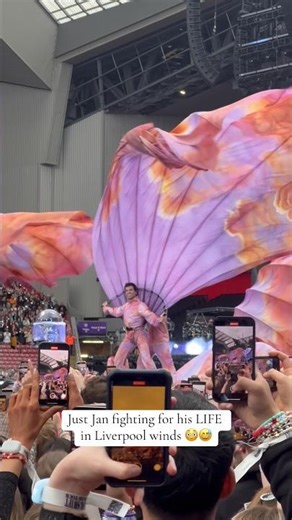 Jan just fighting for his life #taylorswift #erastour #endofanera #theerastour #dancer via bethhaze