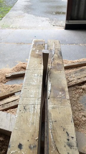 Splitting oak beams #traditional #woodwork #oak #woodworking #satisfying