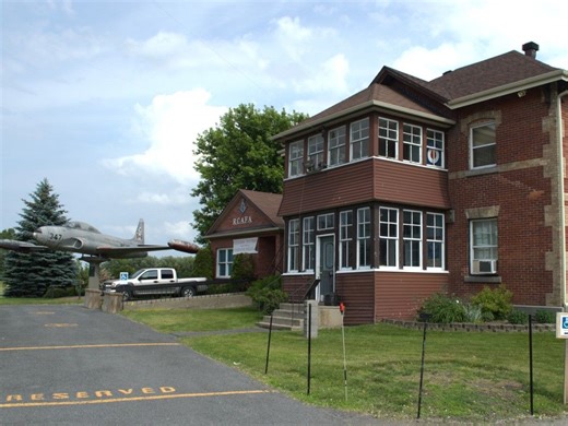 Royal Canadian Air Force Association Wing 424 tries to land long-term lease