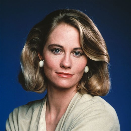 Moonlighting star Cybill Shepherd, 75, looks gorgeous in laidback look for rare Hollywood appearance