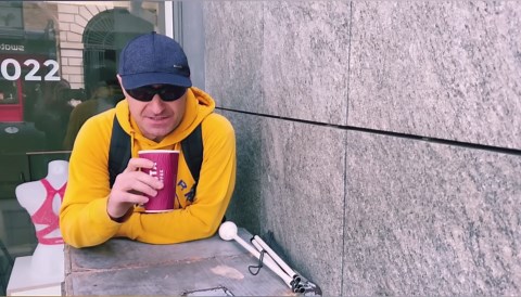 Behind the scenes, one day of performance with Silverman Statue from morning to evening.