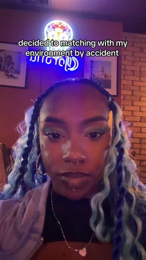 raina 🫶🏾 on Instagram: "it’s crazy that there’s a blue light to light up my hair in this restaurant 😭"