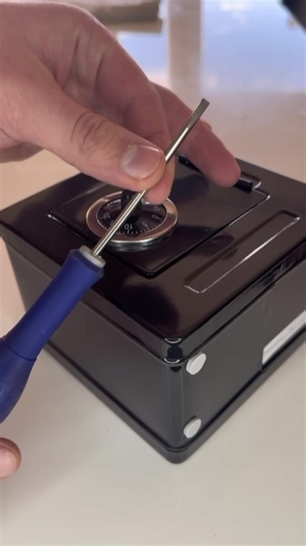 Je teste un mini coffre fort 🔐 #essai #test #coffre #tirelire #action ￼ | Car Lover