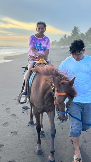 318K views · 12K reactions | Juanita sees the beach for the first...