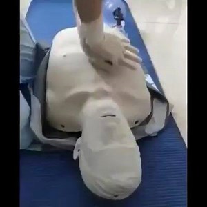 2.4M views · 9.6K reactions | လူတိုင်းအတွက် အရေးပေါ်အသက်ကယ်နည်း(CPR) | 7887 First Aid Training ရှေးဦးပြုစုနည်းသင်တန်း | Facebook