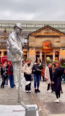 LIVING STATUES: People Reacting To The Unbelievable