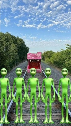 equal dame tu cosita 5 All colors alien dance vs herd of pacman & train driver tom 🤣 #funnyvideo​​ 🥰