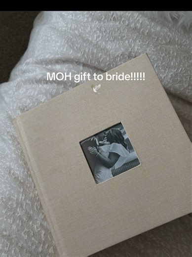 best gift a bride could ever receive🥹🥹🥹🥹 @gracieee love you soooo!!! #MOH #bridegift #weddinggift #mohgifts #bride