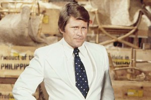 Bruce Glover, 'Chinatown' and 'Diamonds Are Forever' actor, dies at 92