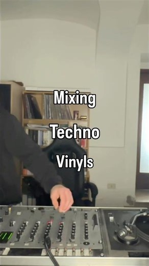 How to Beatmatch Techno on Vinyl | STRÆY WAVES ⬆️