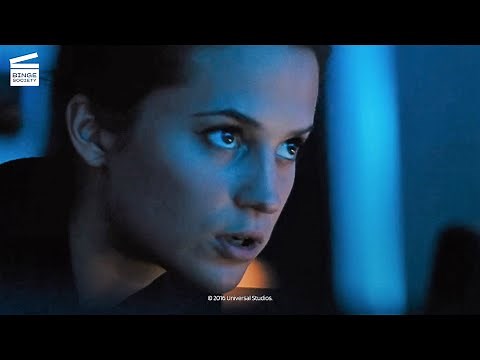 Jason Bourne: Motorcycle rescue HD CLIP