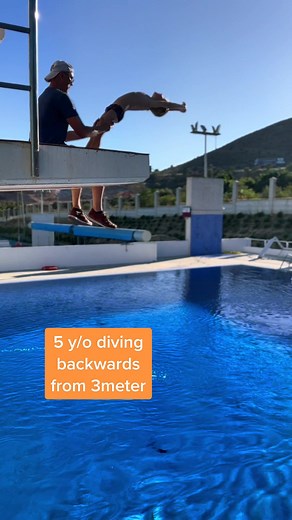 Diving Elliot on TikTok