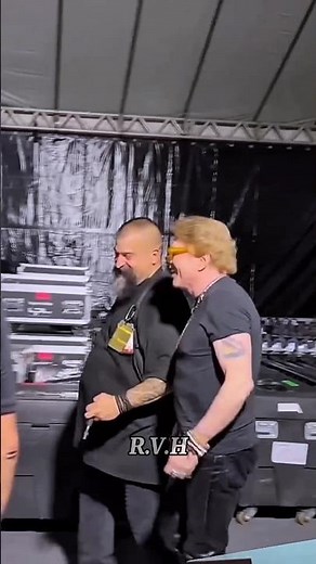 AXL Rose spotted backstage before show | #axlrose #gunsnroses #gnr #rockverseheroes