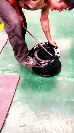 🧪 Rubber compounding and mixing Precise formulation Performance starts at the source 📧 Mailbox：carl@htzylinedpipes.com 📱 WhatsApp / WeChat: 86 18812112508 🌐 Website: www.htzylinedpipes.com 🧵 Multi-layer structure forming Rubber layers fabric reinforcement steel ring Strength and flexibility combined 🛠️ Mold forming Accurate shaping Stable structure 🔥 High-temperature vulcanization Rubber molecules cross-linked Full performance released 🔩 Flange assembly Secure connection Even load distri