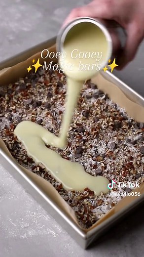 Delicious Magic Bars Recipe with Chocolate and Coconut