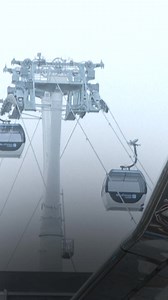 🚡 Le premier téléphérique urbain d'Île-de-France, baptisé le C1, a pris son envol samedi dans le Val-de-Marne, sur un territoire entrecoupé de voies rapides et de lignes ferroviaires où ce mode de transport aérien traverse des communes jusque-là enclavées ⤵️ | Agence France-Presse