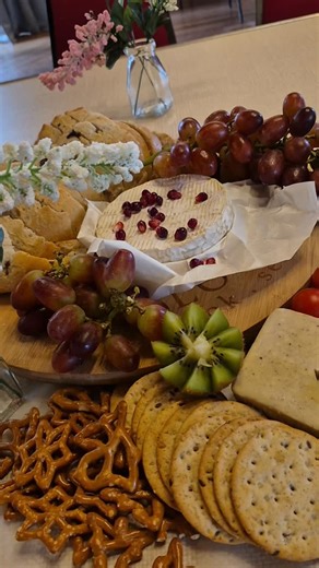 36 reactions | Graze table for a works Christmas get together today . #grazetable #foodie #graze #grazing #sharingtable #foodporn #food #lunchtime #staffordshire #caterer #rugeleybusiness | HelloFlour | Facebook