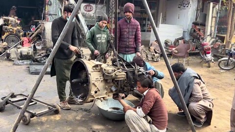 Mastering Gearbox Repairs With Handmade Tools