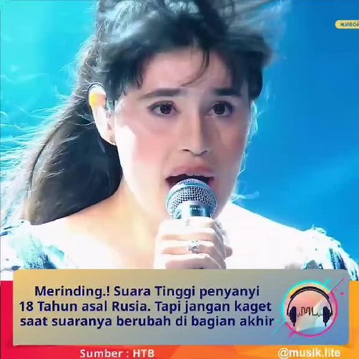 Penyanyi Rusia Diana Ankudinova Nyanyi Duduk di Panggung