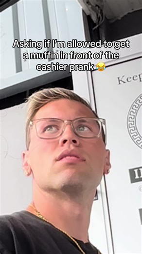 Hilarious Cashier Prank: Muffin Mishap