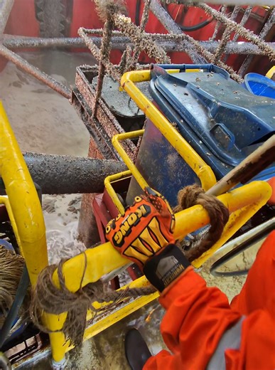 Dasep helping to clean Mud on top of spud can #rigmove #spudcan #roustabout | Ace Rig Move Sdn Bhd