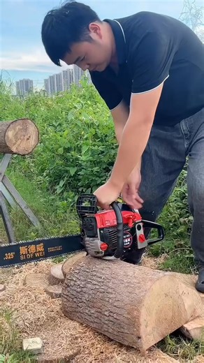 Massive Log Cutting for Firewood Prep! 👍 . . . #Chainsaw #WoodCutting #Firewood #LogCutting #Logger #StumpRemoval #DIYProjects #OddlySatisfying #USA #Reelsfb #Reels #Powertools #fblifestyle | Trending01