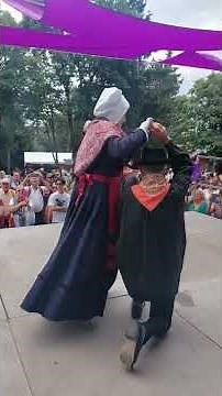 FOLKLORE AUVERGNAT Groupe Folklorique de la Haute Truyère a la Fête de la Violette à SteEulalie